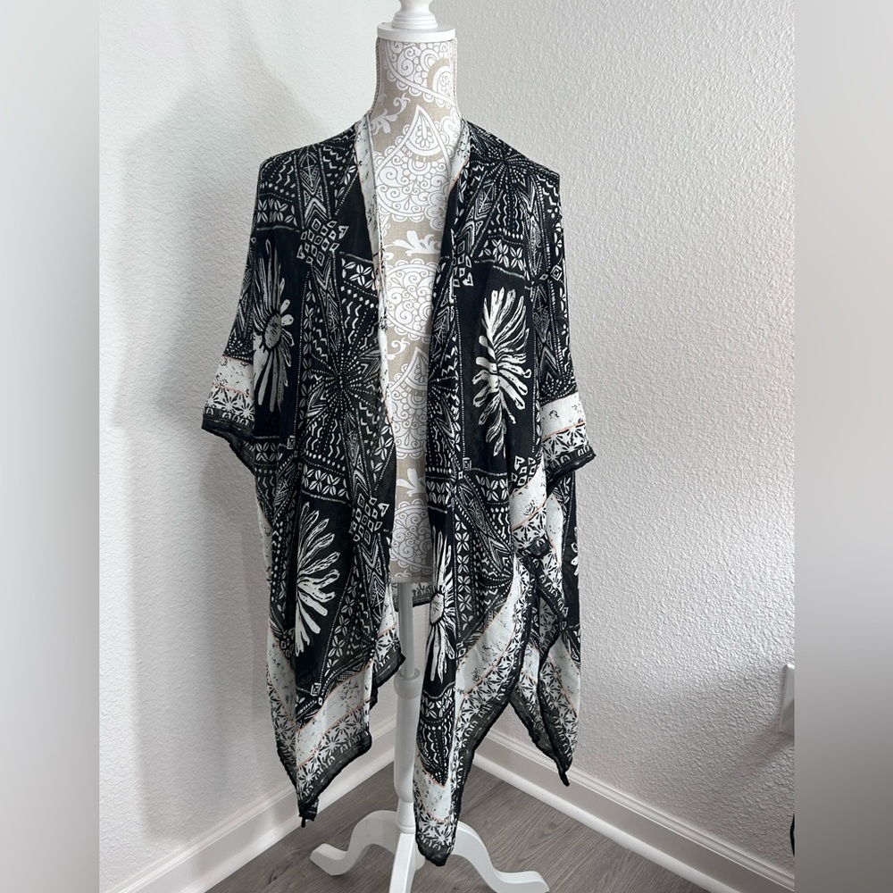Nine West Black and White Women's Kimono Jacket